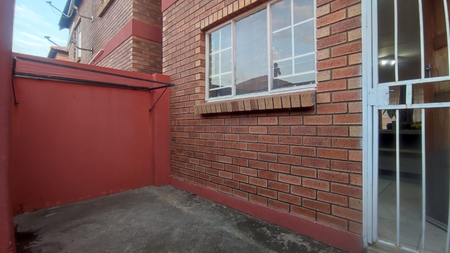 2 Bedroom Property for Sale in Waterval East North West